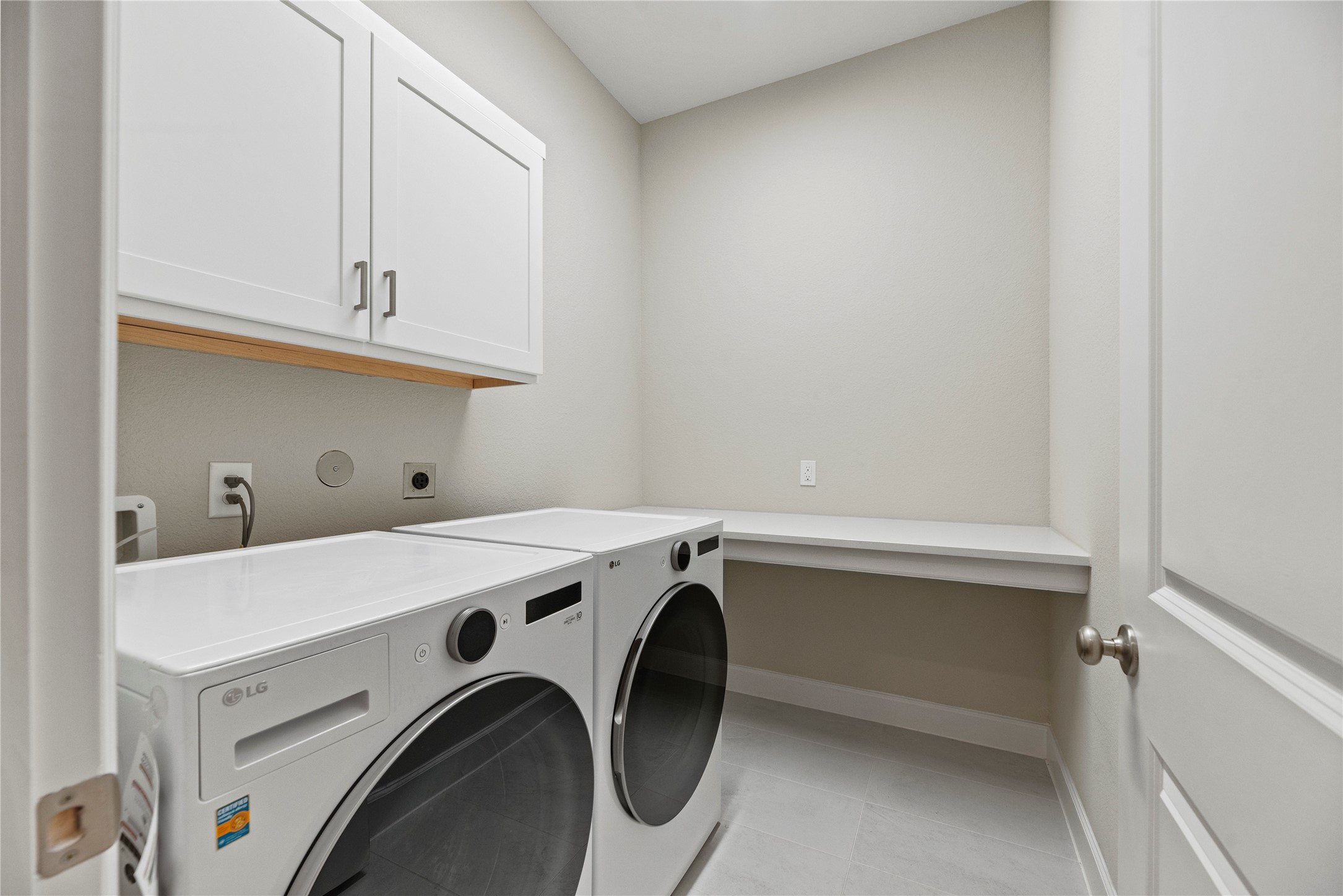 3111 Swift Way Katy, TX 77493 - Photo 14 of 50 a utility room with dryer and washer