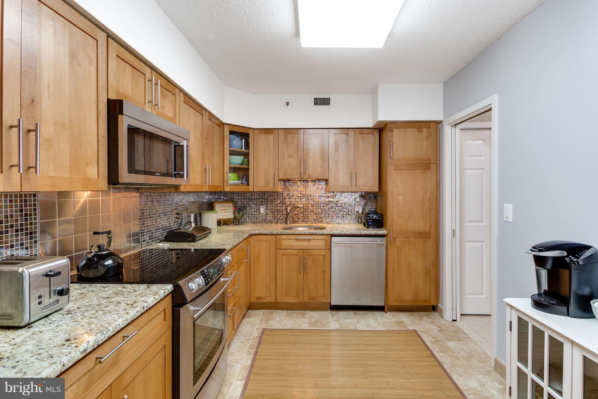 5501 Seminary Road, Unit 1002S Falls Church, VA 22041 - Photo 3 of 51 *Decora* Kitchen Cabinets