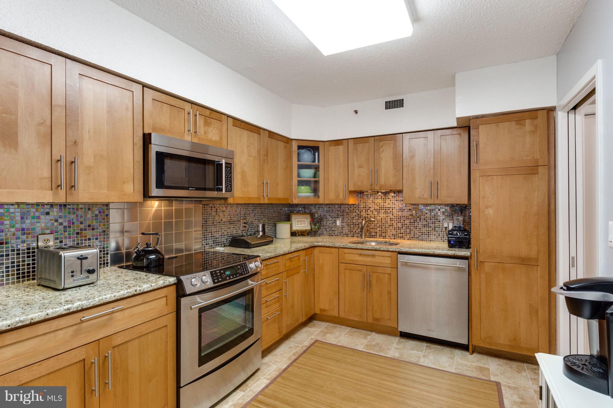 5501 Seminary Road, Unit 1002S Falls Church, VA 22041 - Photo 4 of 51 Granite C/top w/ backsplash