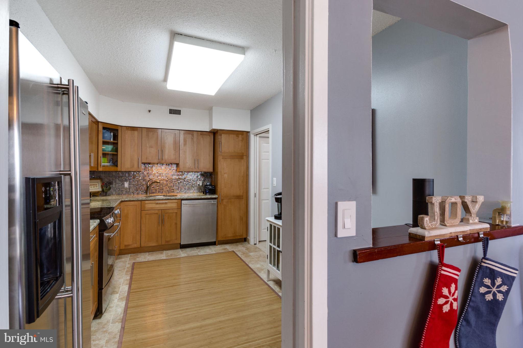 5501 Seminary Road, Unit 1002S Falls Church, VA 22041 - Photo 5 of 51 Lots of natural lights