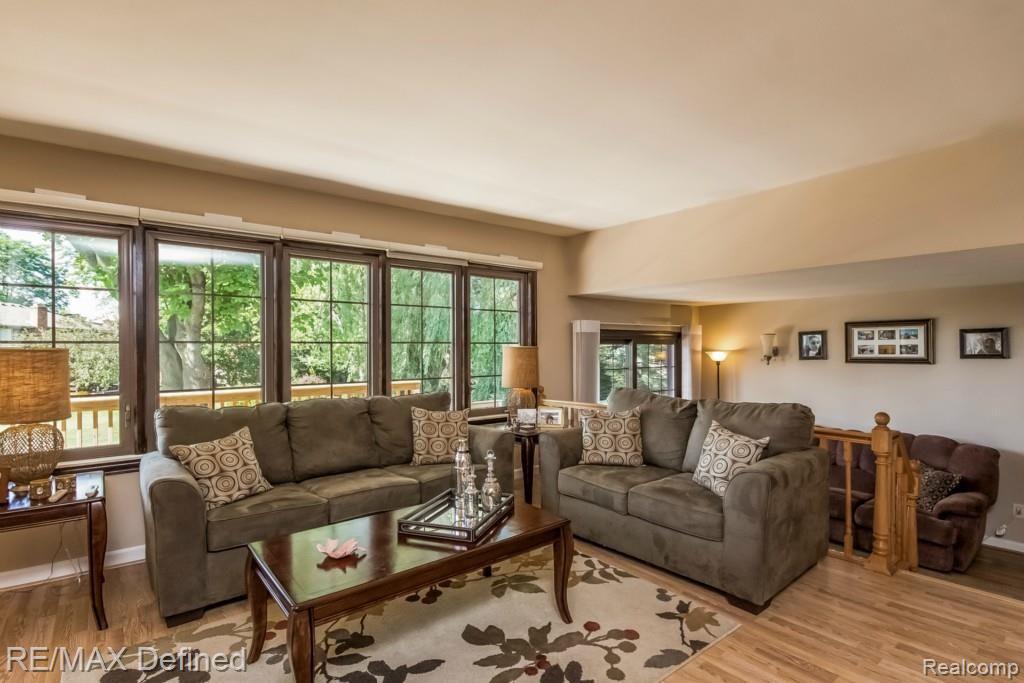 849 Dumont Place Rochester, MI 48307 - Photo 10 of 50 010-Living_Room-1953303-medium.jpg