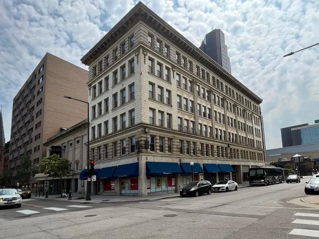 $79,500 | 488 Wabasha Street North, Unit 305, St. Paul, MN 55101