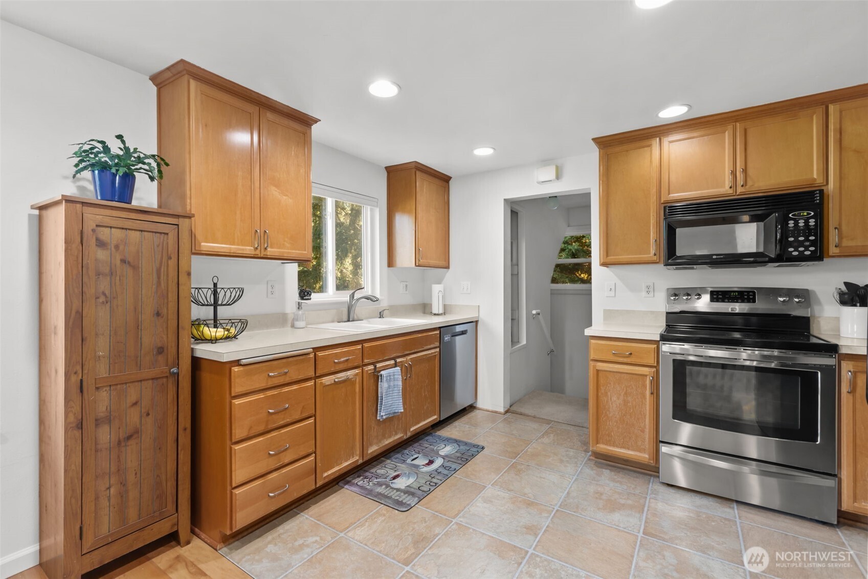 22511 82nd Avenue West Edmonds, WA 98026 - Photo 14 of 38