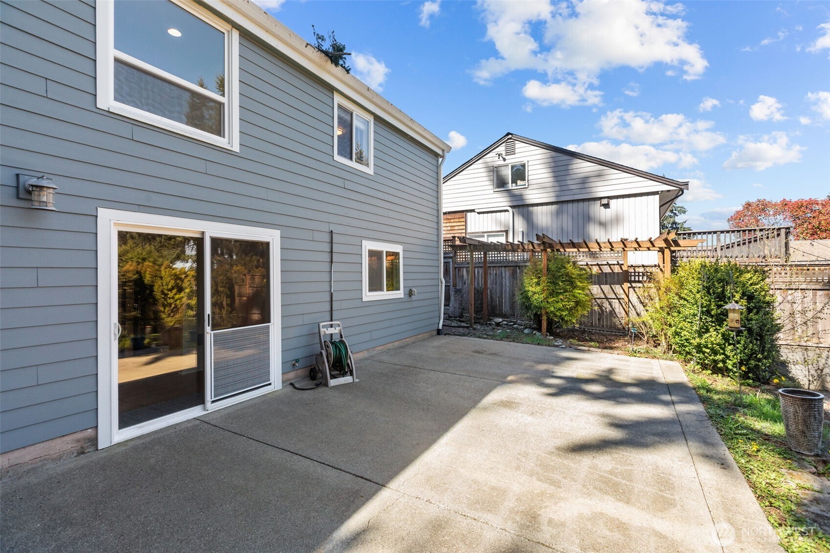 22511 82nd Avenue West Edmonds, WA 98026 - Photo 2 of 38