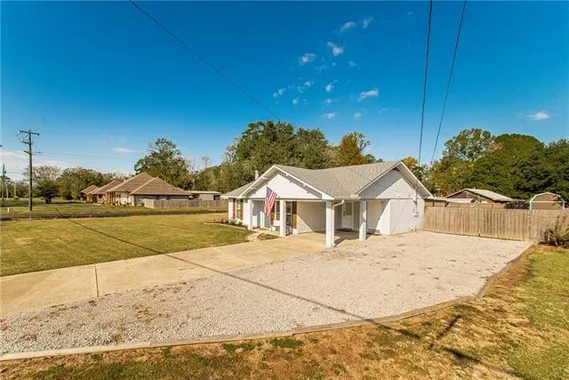 $1,800 | 11165 Brown Road, Denham Springs, LA 70726