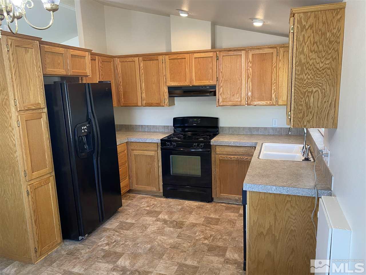 585 Magnolia Way Reno, NV 89506 - Photo 5 of 18 Photo 5