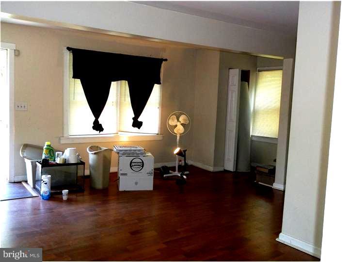 52 Highland Avenue Clementon, NJ 08021 - Photo 2 of 2 Living Room