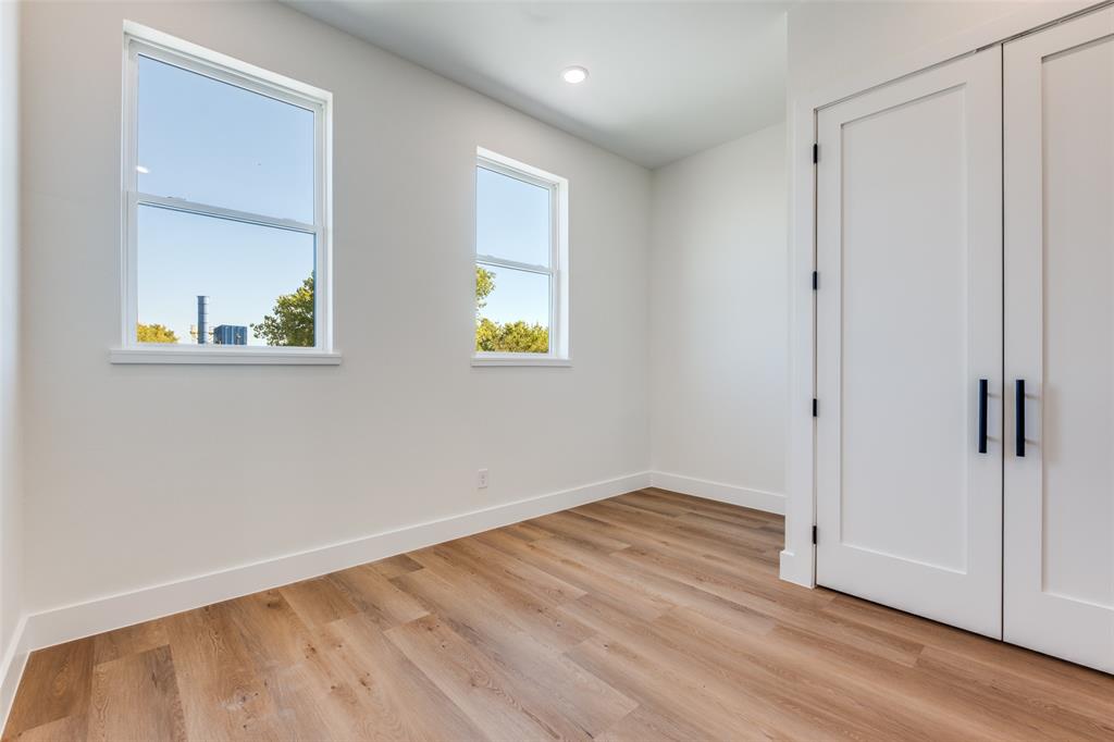 2424 Jeffries Street Dallas, TX 75215 - Photo 21 of 28 Unfurnished bedroom featuring light wood-style floors, a closet, and recessed lighting