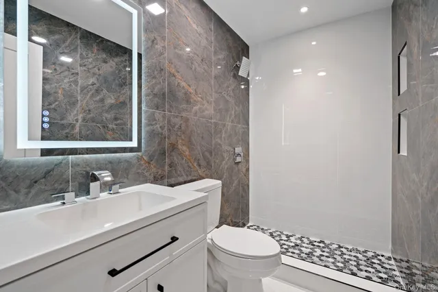 $799,999 | 39 Overland Drive, Wallkill, NY 12589