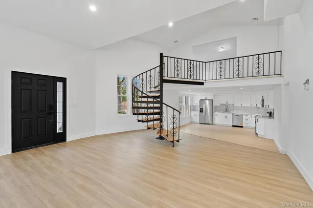 $799,999 | 39 Overland Drive, Wallkill, NY 12589