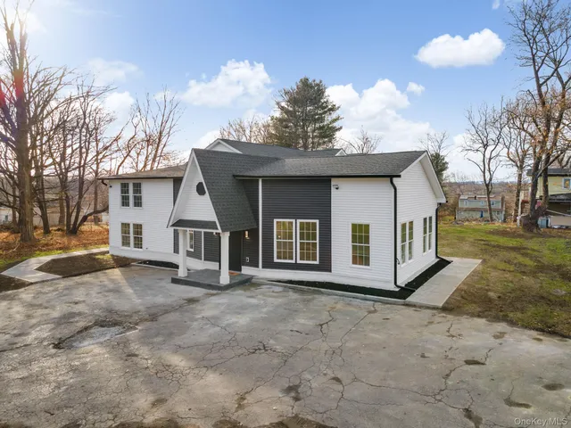 $799,999 | 39 Overland Drive, Wallkill, NY 12589