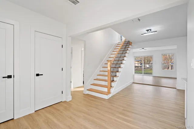 $799,999 | 39 Overland Drive, Wallkill, NY 12589