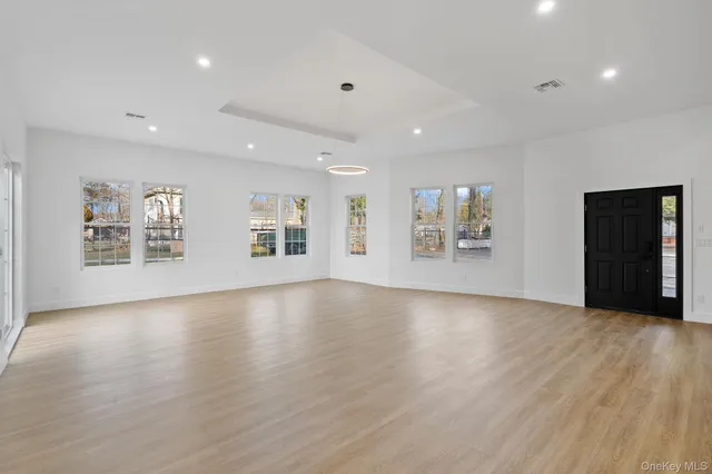 $799,999 | 39 Overland Drive, Wallkill, NY 12589