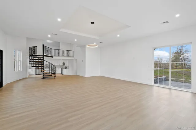 $799,999 | 39 Overland Drive, Wallkill, NY 12589