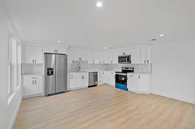 $799,999 | 39 Overland Drive, Wallkill, NY 12589