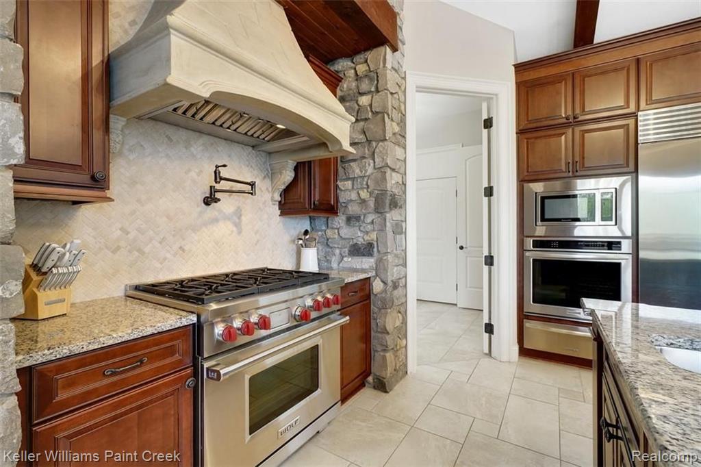 2888 North Addison Circle Rochester, MI 48306 - Photo 30 of 73