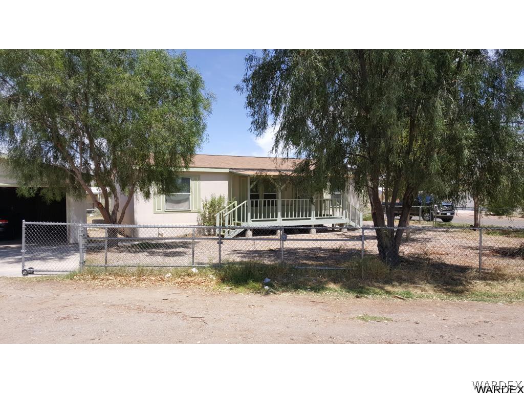 594 Paseo Del Rio Bullhead City, AZ 86442 - Photo 1 of 6 a outdoor living space with patio and a garden