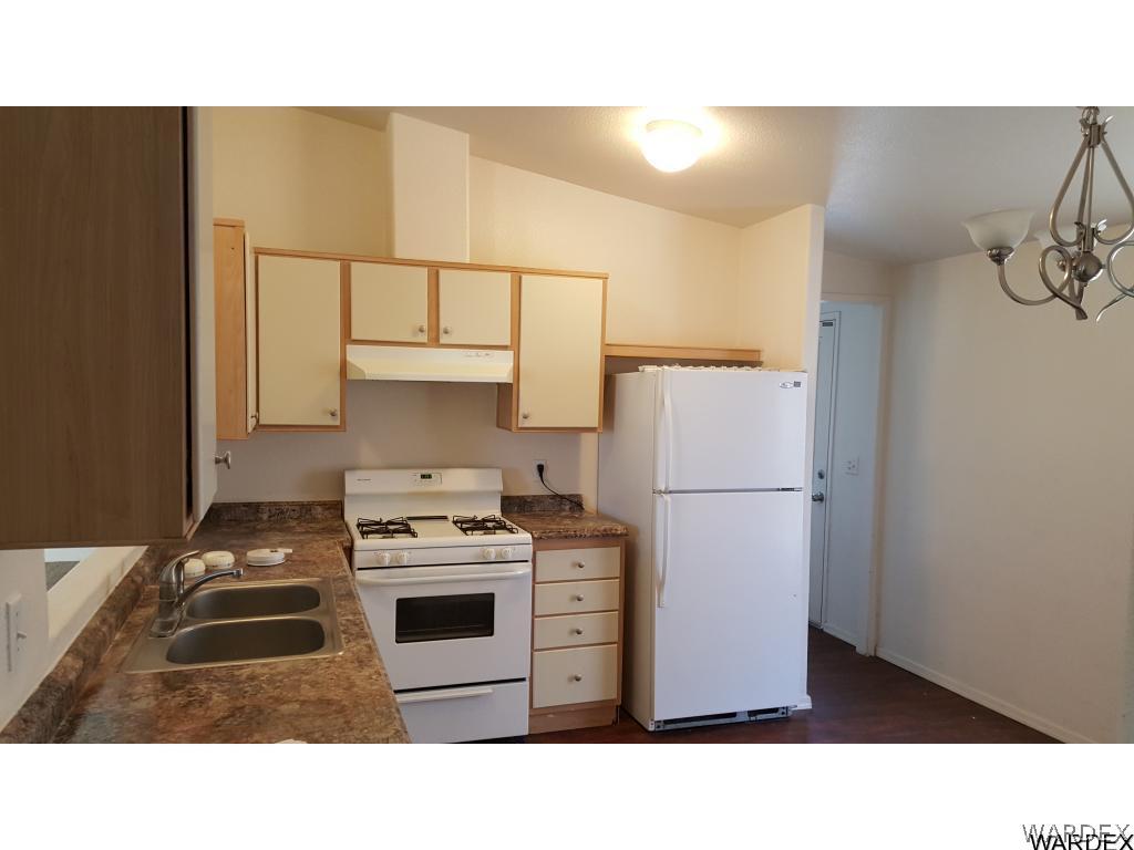 594 Paseo Del Rio Bullhead City, AZ 86442 - Photo 2 of 6 a kitchen with a stove a refrigerator and a sink