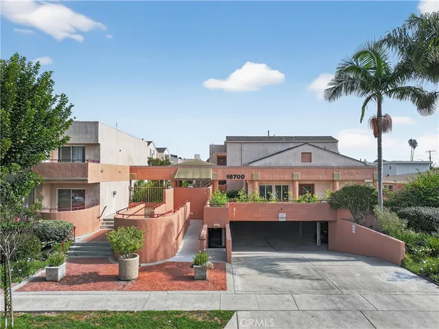 $638,888 | 16700 Yukon Avenue, Unit 202, Torrance, CA 90504