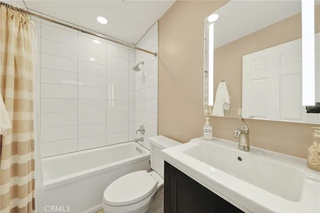 $638,888 | 16700 Yukon Avenue, Unit 202, Torrance, CA 90504