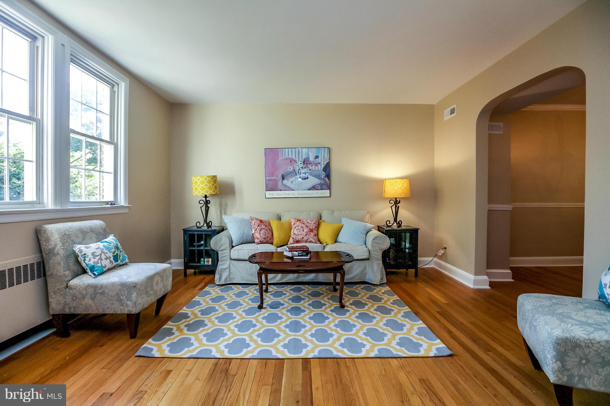 118 Murdock Road Baltimore, MD 21212 - Photo 2 of 27 Living Room