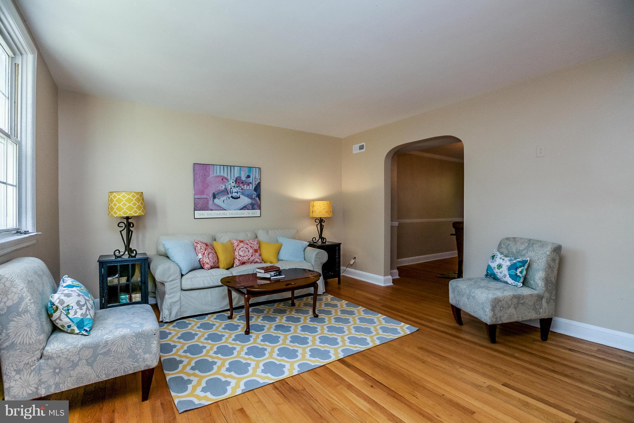 118 Murdock Road Baltimore, MD 21212 - Photo 3 of 27 Living Room