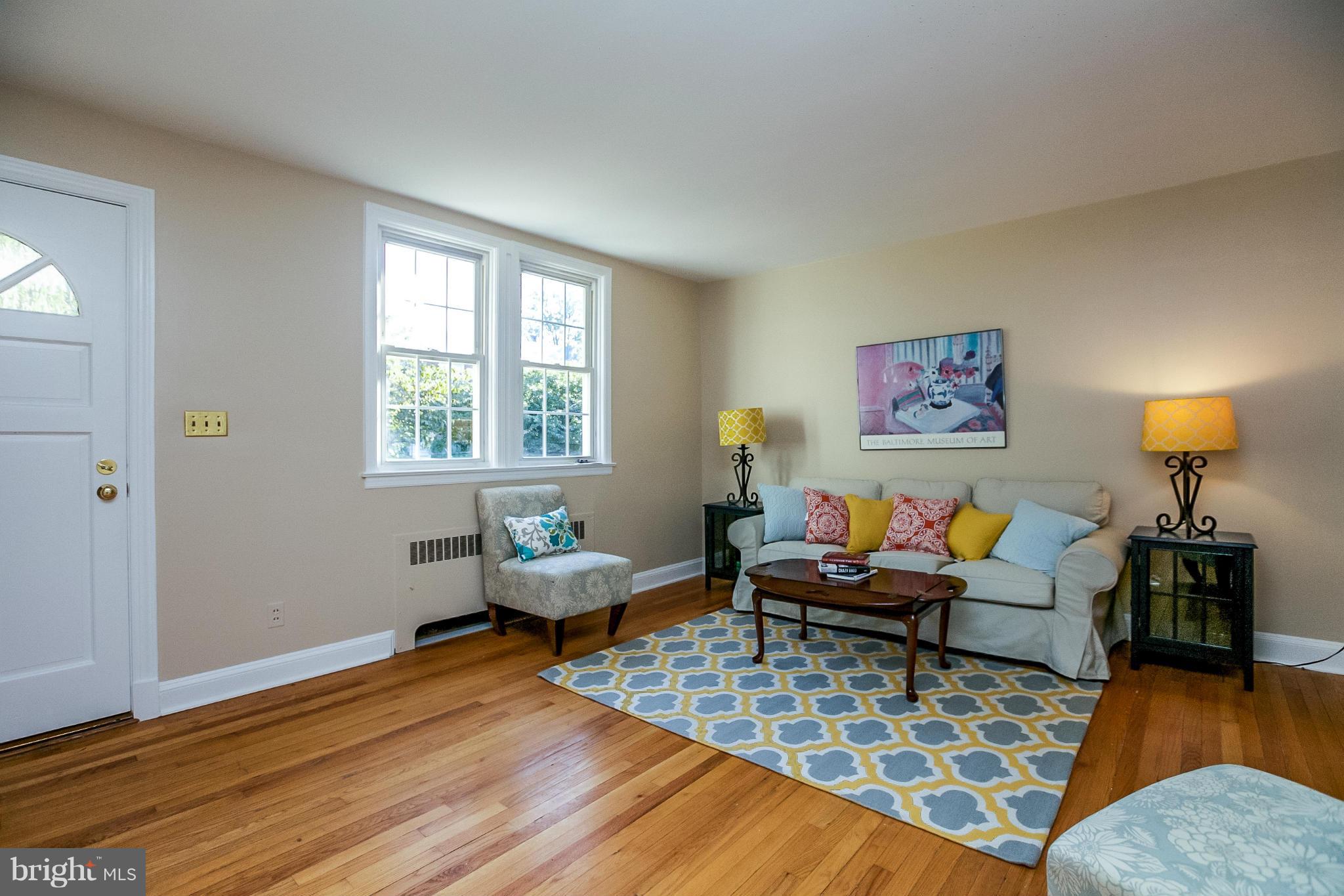 118 Murdock Road Baltimore, MD 21212 - Photo 4 of 27 Living Room