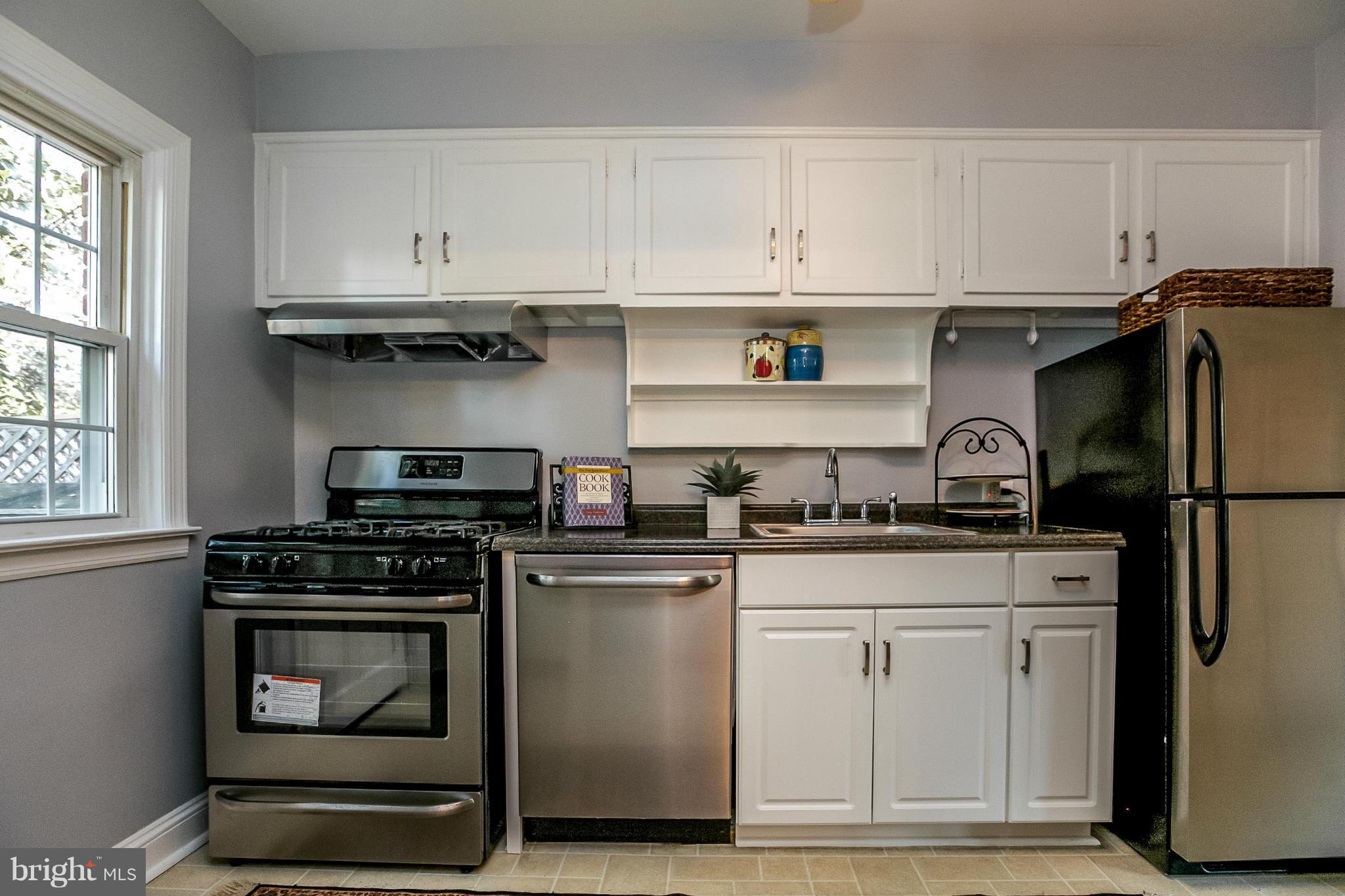 118 Murdock Road Baltimore, MD 21212 - Photo 8 of 27 Kitchen