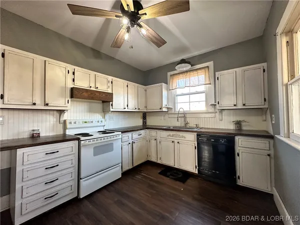 $155,900 | 802 South Oak Street, California, MO 65018