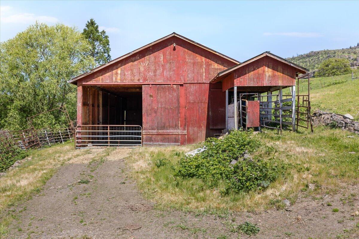 3555 Payne Road Medford, OR 97504 - Photo 33 of 46 33-CI_4384