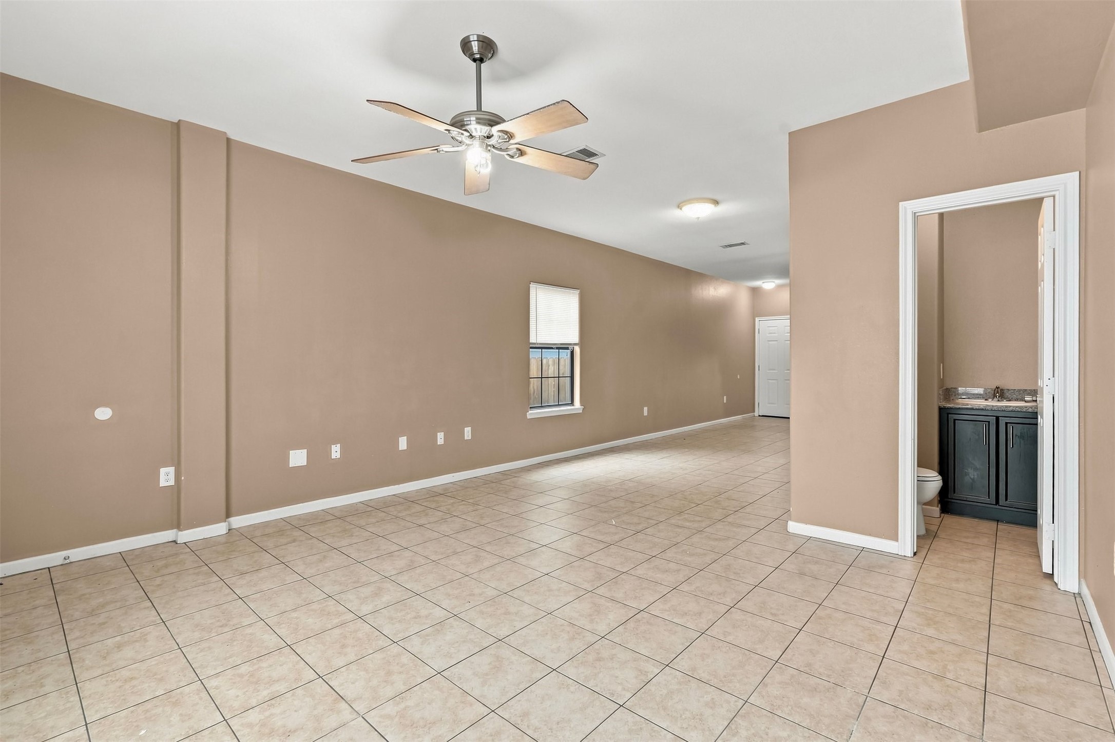 1718 Roxella Street, Unit B Houston, TX 77093 - Photo 4 of 24 Gallery Image 4
