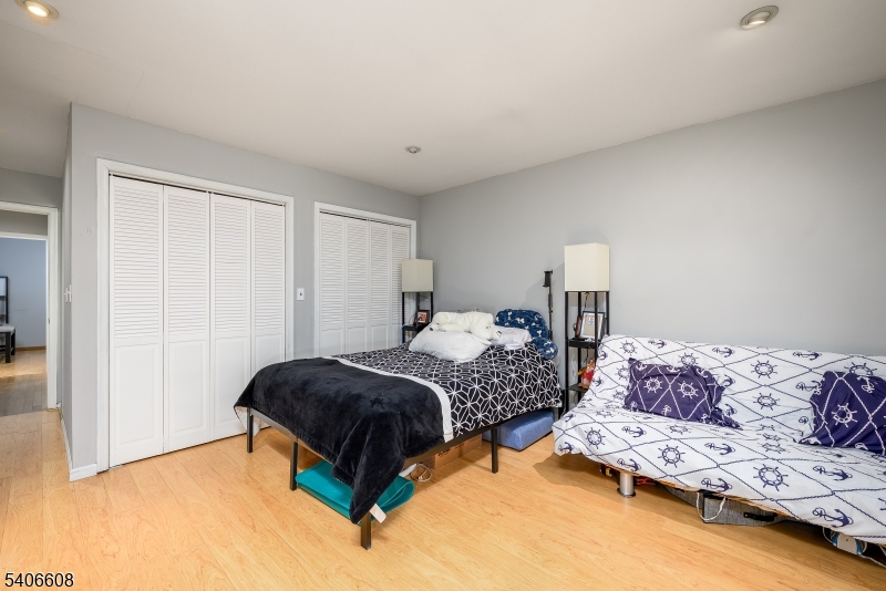 900 Valley Road, Unit D1O Clifton, NJ 07013 - Photo 9 of 16 a bedroom with a bed and a couch