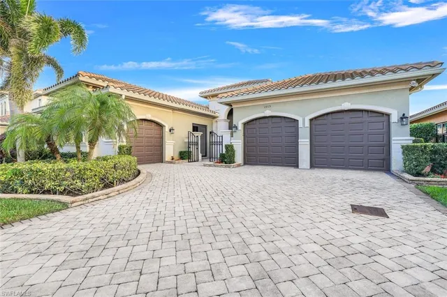 $1,250,000 | 2915 Cinnamon Bay Circle, Naples, FL 34119