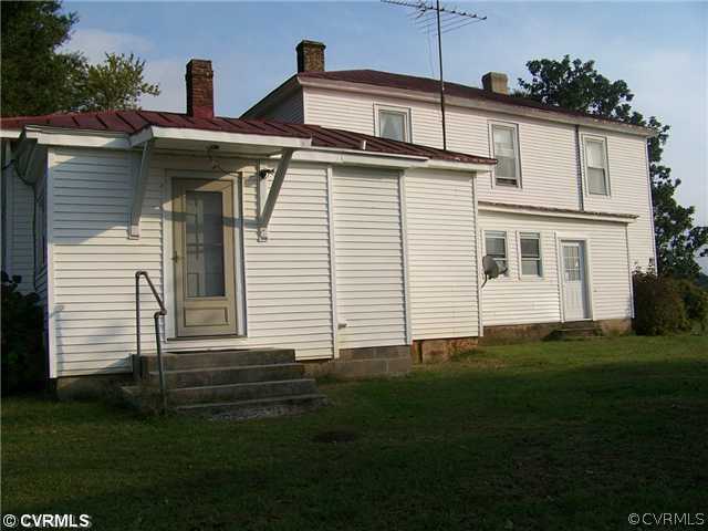 2329 Jonesboro Road Kenbridge, VA 23944 - Photo 3 of 12 a front view of a house with a garden