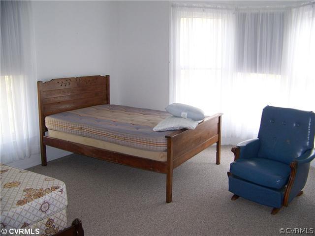 2329 Jonesboro Road Kenbridge, VA 23944 - Photo 4 of 12 a bedroom with bed and window