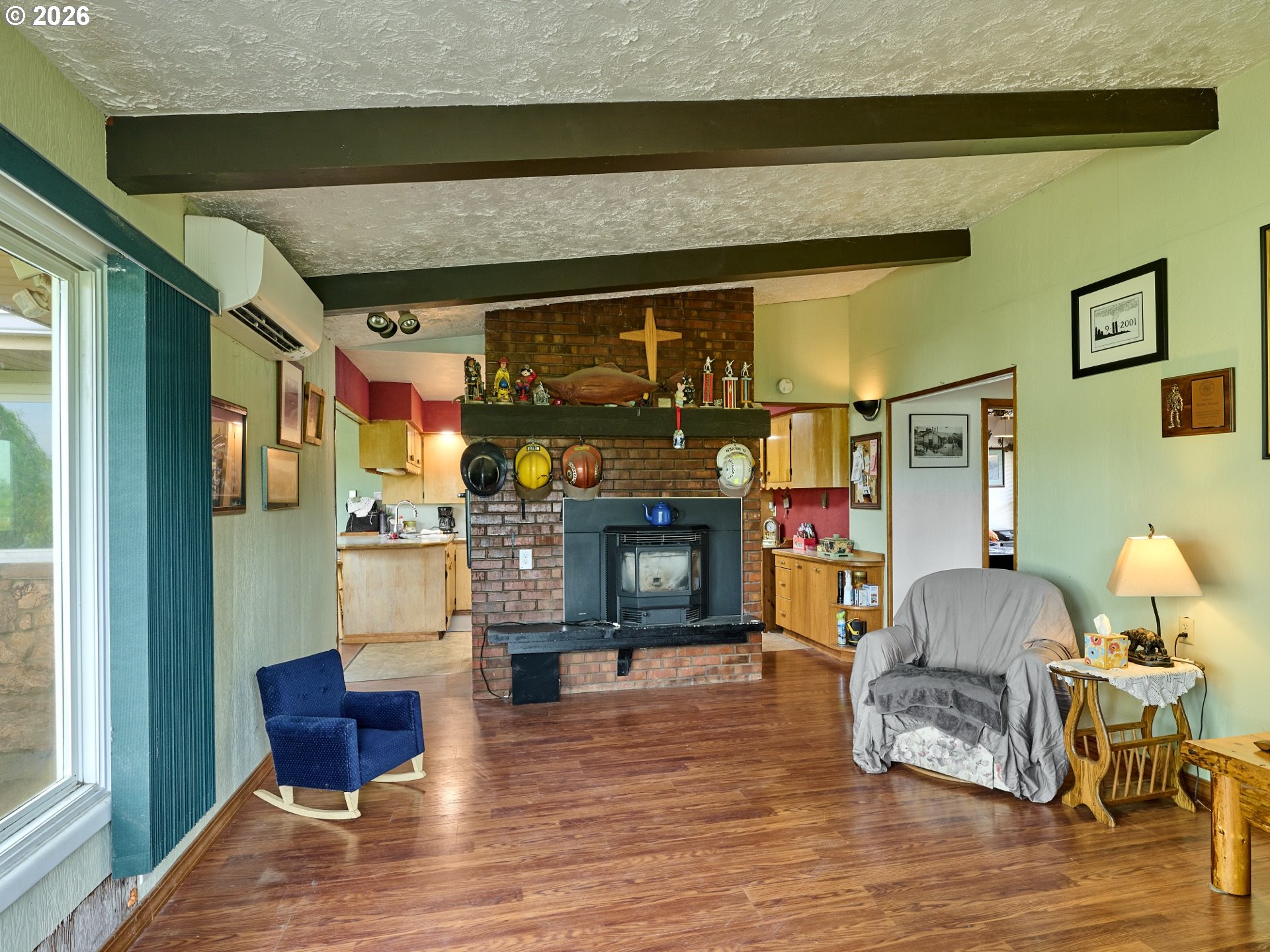 5724 South Anderson Road Aurora, OR 97002 - Photo 12 of 46 Living Room