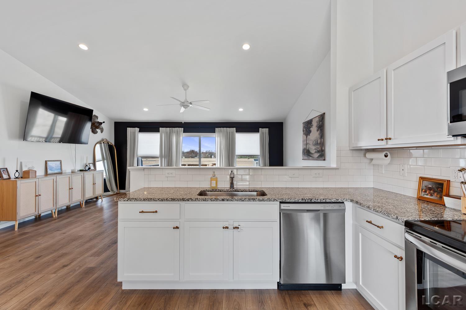 3202 Sutton Road Tecumseh, MI 49286 - Photo 5 of 47 50169383-e6c3826e-8335-4e40-8351-7f7b6c326b81.JPG