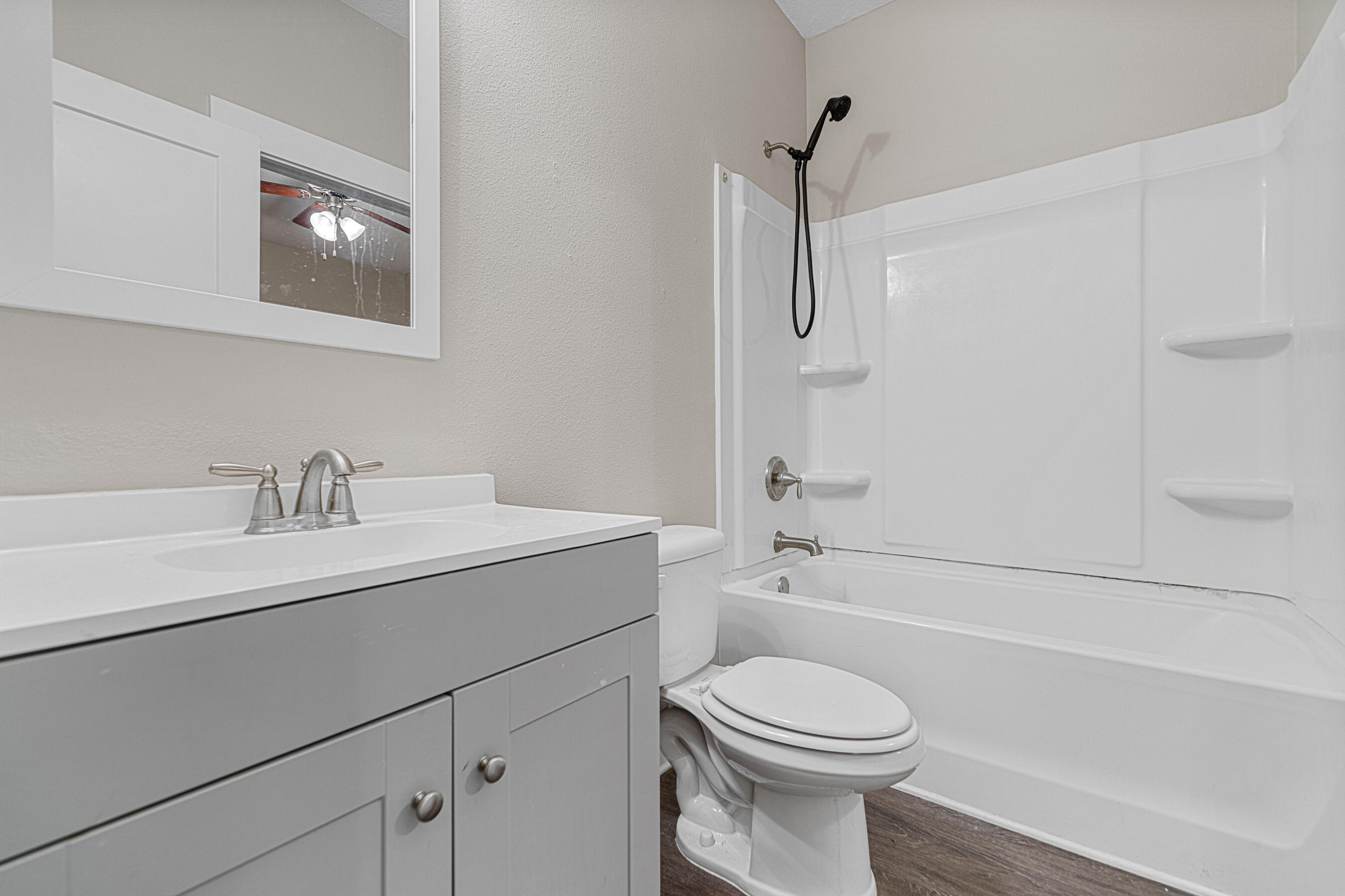 182 North Sand Palm Road Freeport, FL 32439 - Photo 22 of 38 a bathroom with a sink a toilet and a bathtub