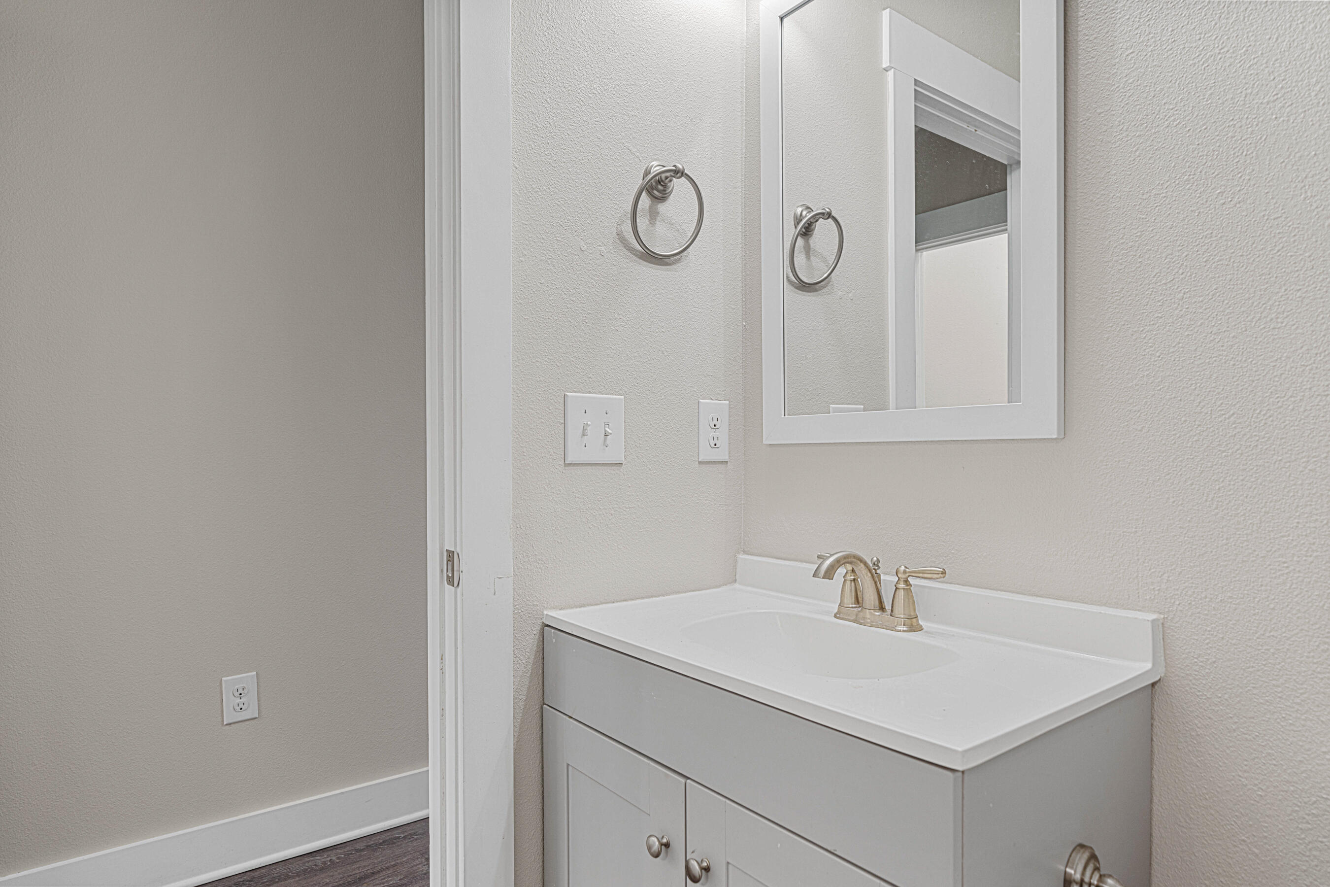 182 North Sand Palm Road Freeport, FL 32439 - Photo 24 of 38 a bathroom with a sink and a mirror