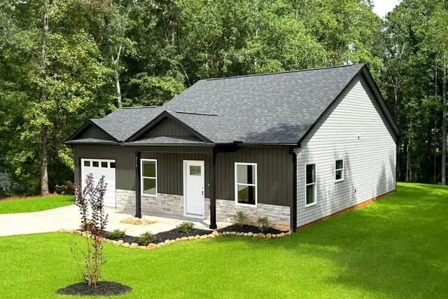 $224,500 | 210 State Rd S-42-7231, Cowpens, SC 29330