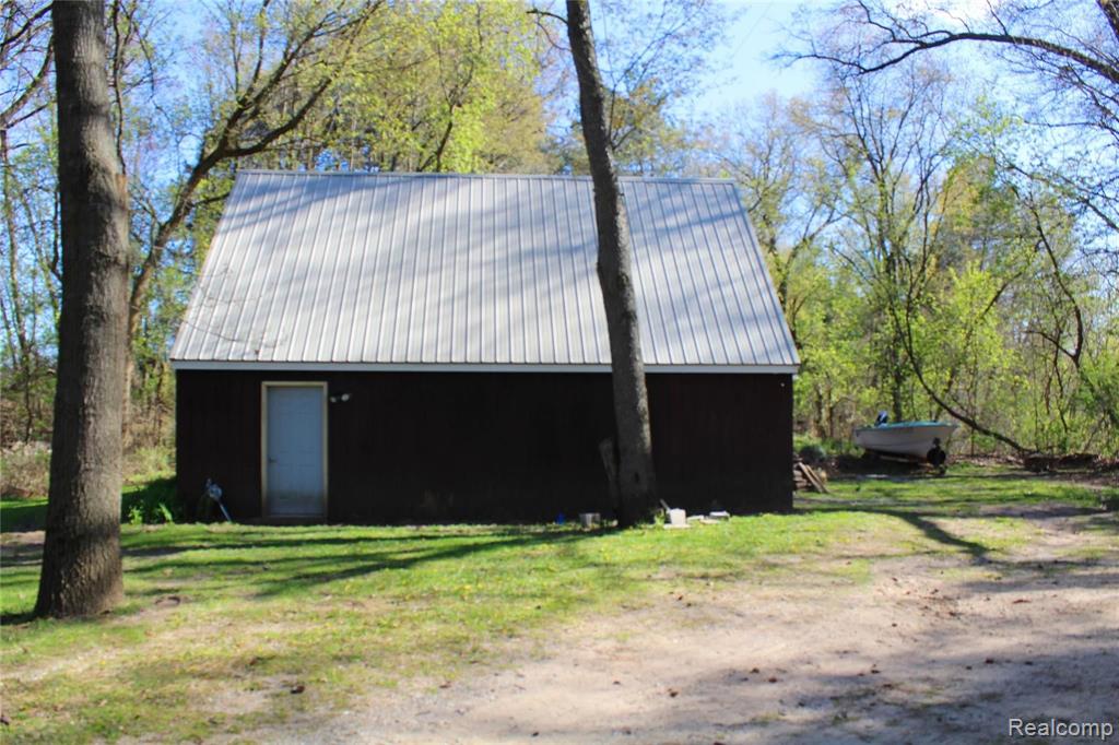 9170 Bennett Lake Road Fenton, MI 48430 - Photo 4 of 79