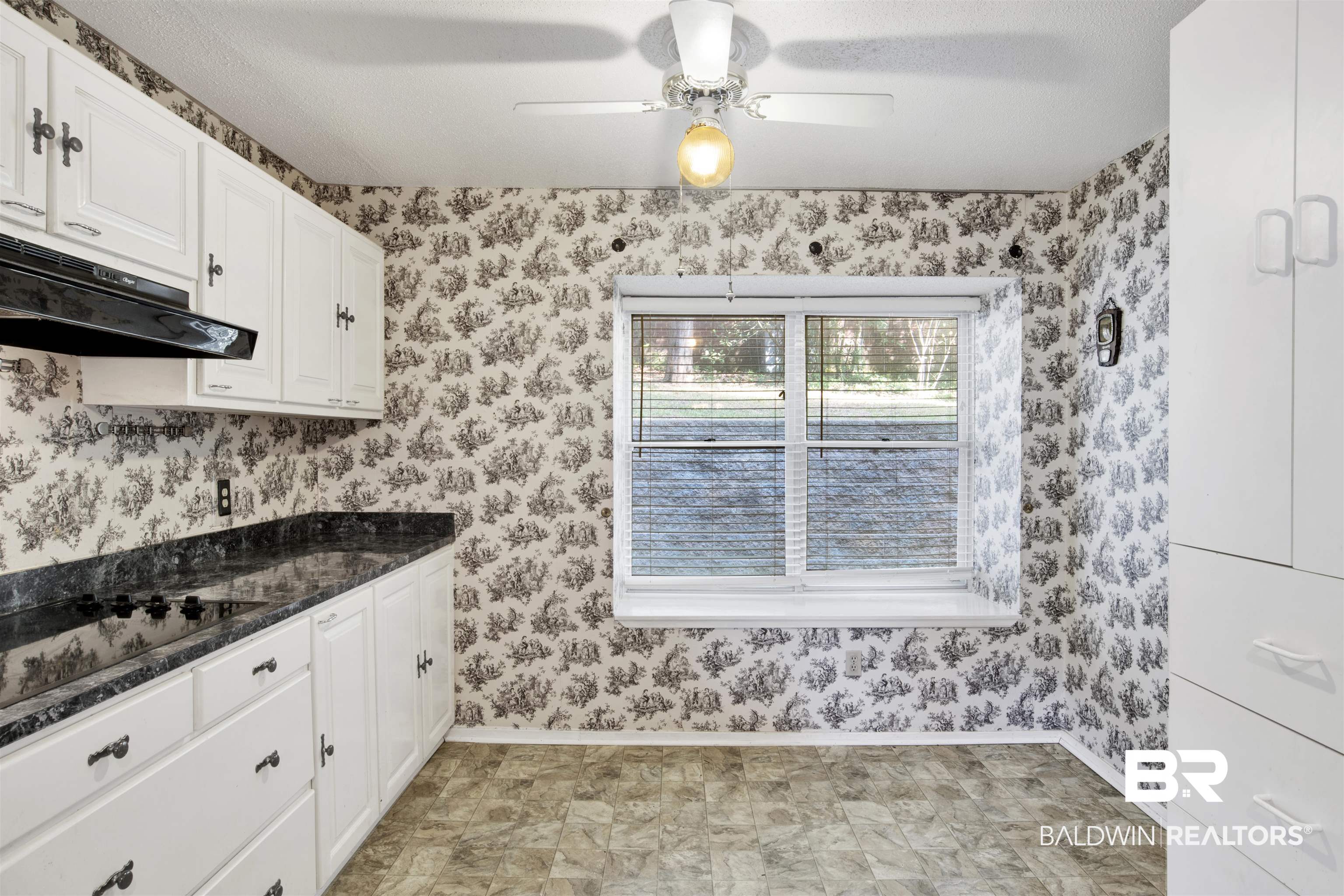202 Lakeview Loop Daphne, AL 36526 - Photo 8 of 19