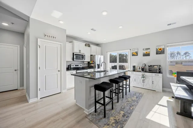 $420,000 | 1010 Log Cabin Road, Loris, SC 29569