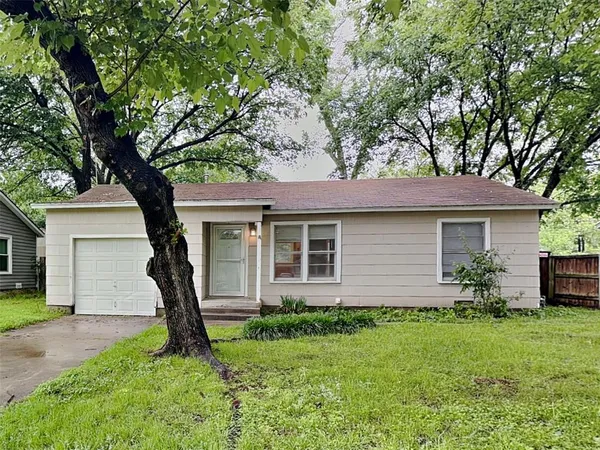 $1,650 | 412 Harrison Lane, Hurst, TX 76053