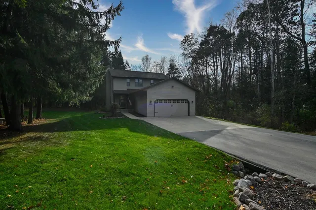 $390,000 | 1812 Smokey Lane, Suamico, WI 54173