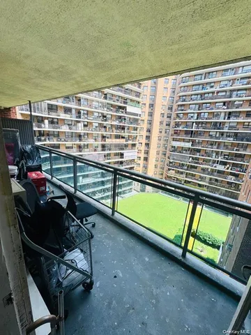 $290,000 | 98-20 62nd Drive, Unit 8G | Rego Park