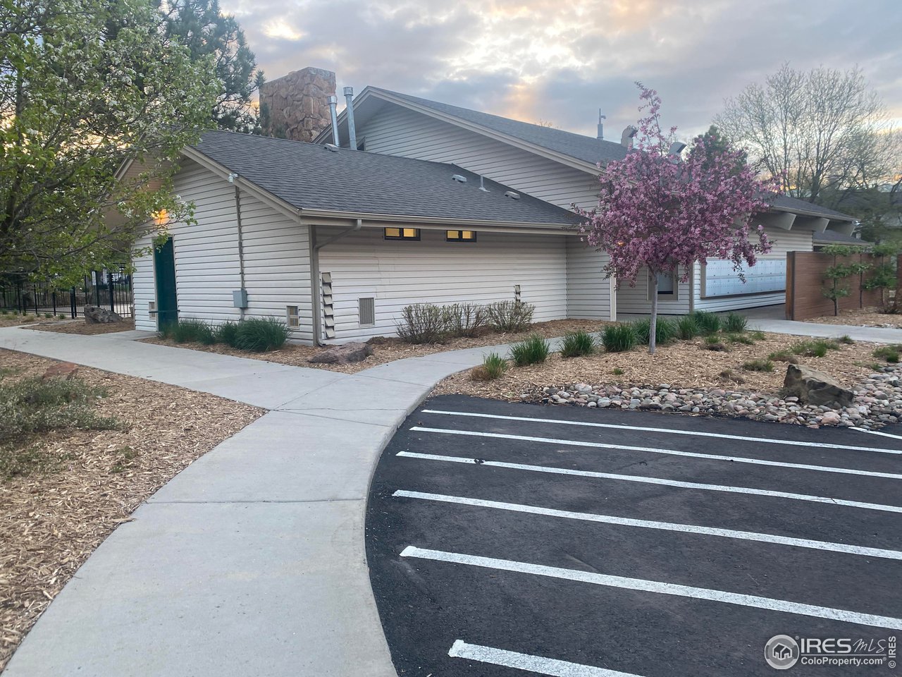 1705 Heatheridge Road, Unit H301 Fort Collins, CO 80526 - Photo 15 of 32 a front view of a house with garden