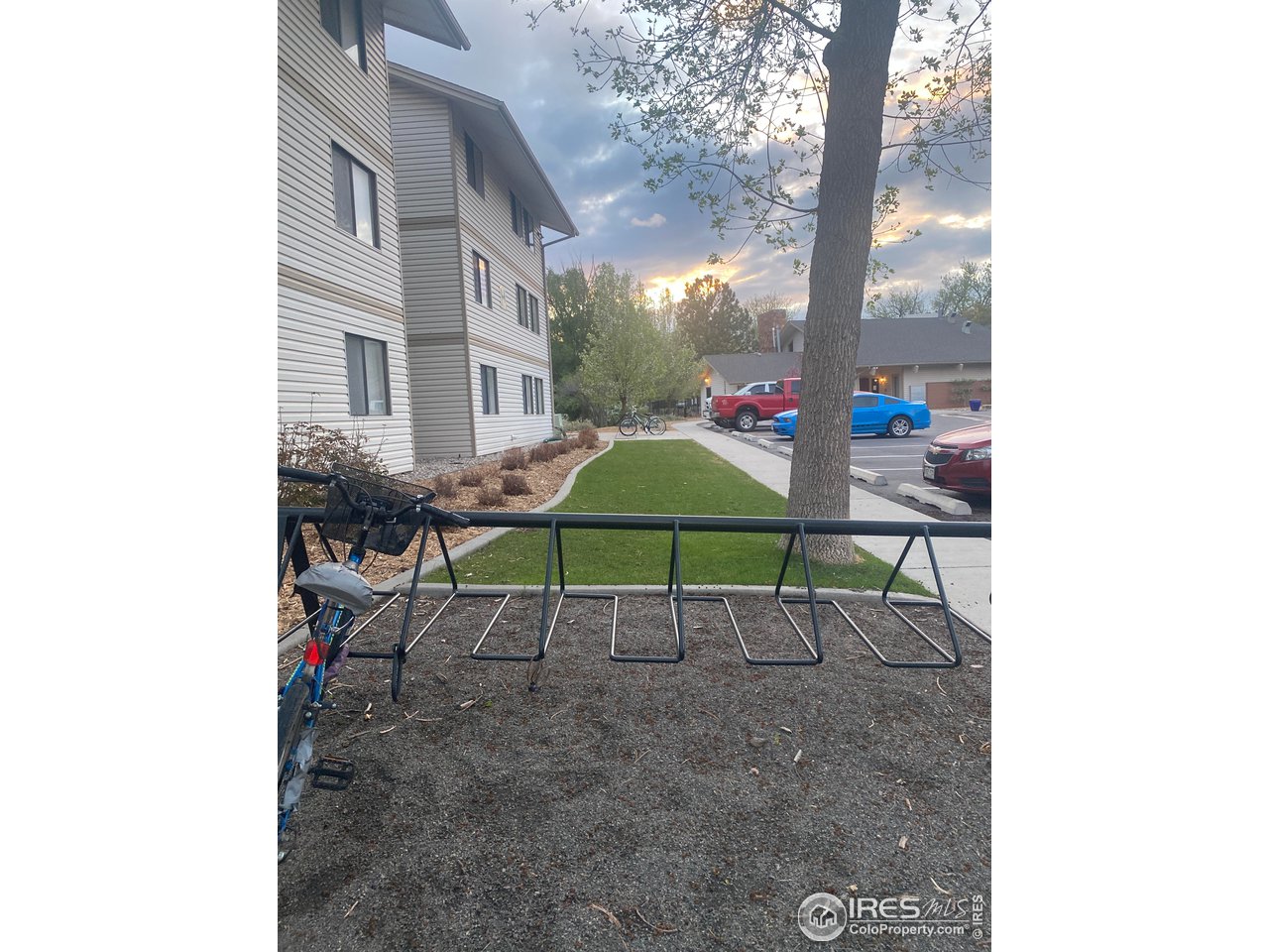 1705 Heatheridge Road, Unit H301 Fort Collins, CO 80526 - Photo 10 of 32 a chair and table sitting in front of a building