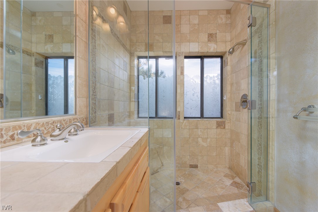 400 Fairview Boulevard, Unit 162 Incline Village, NV 89451 - Photo 24 of 50 a spacious bathroom with a bathtub and a sink