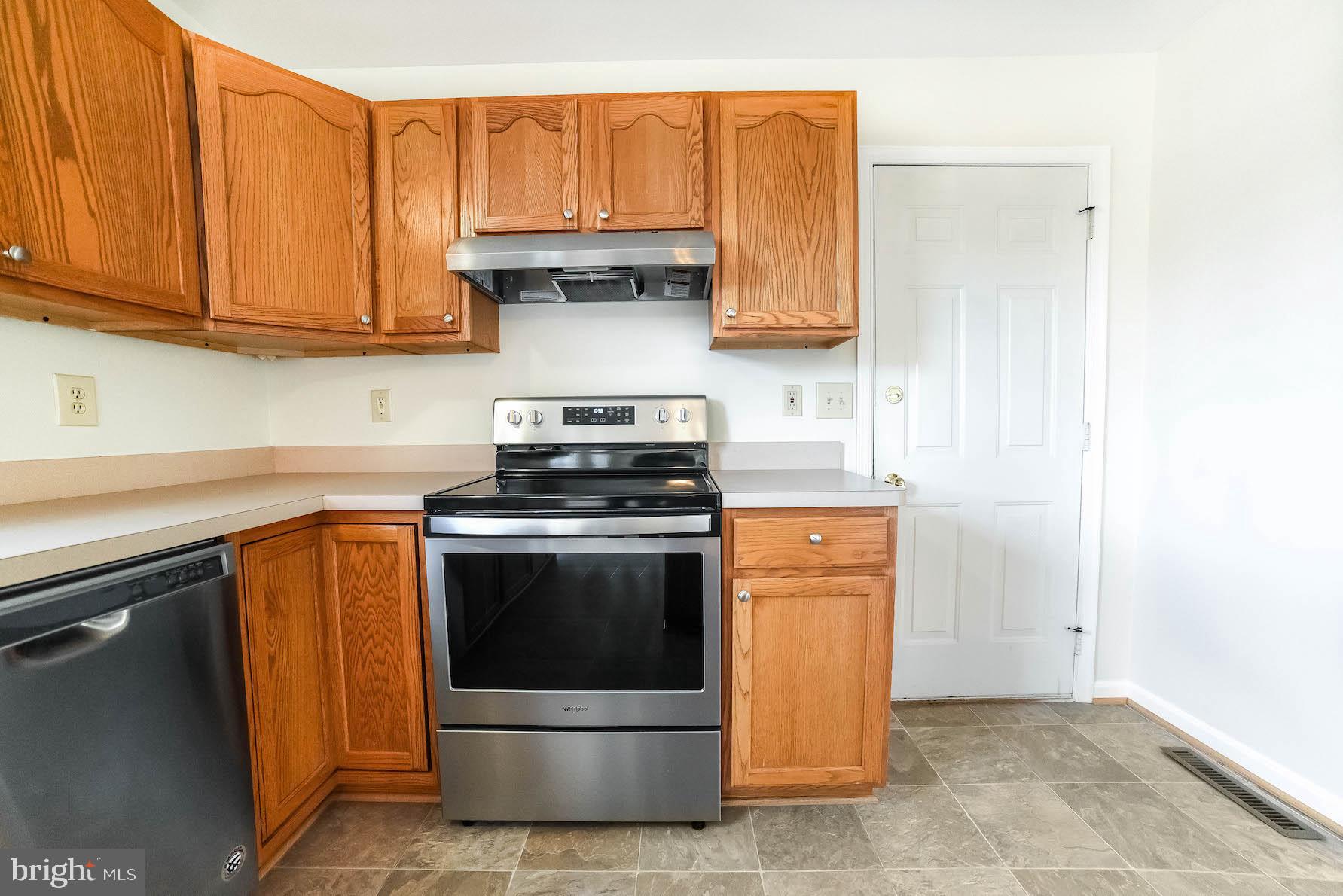 11211 Rawhide Road Lusby, MD 20657 - Photo 20 of 40 Brand new stainless appliances